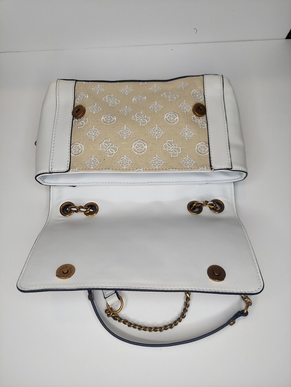 Guess Always convertible Crossbody bag. - Picture 9 of 13
